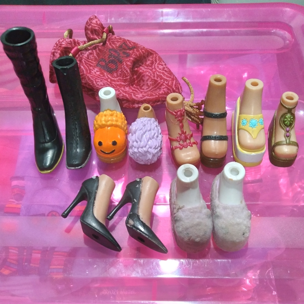 Bratz lot of doll shoes feet and purse